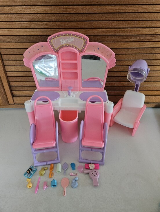 Barbie Other - 1993 Barbie "Hollywood Hair Salon" With Accessories